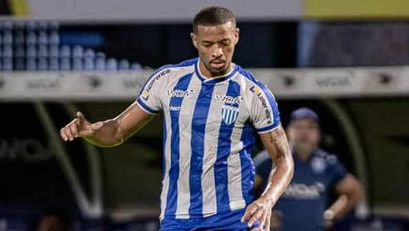 Pedrão retorna ao Avaí após suspensão de Jonathan Costa na Série B