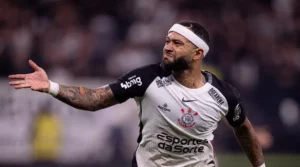 Memphis Depay rebate crítica sobre salário no Corinthians