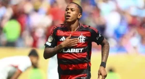 Wolverhampton mira Wallace Yan e Flamengo aguarda proposta oficial