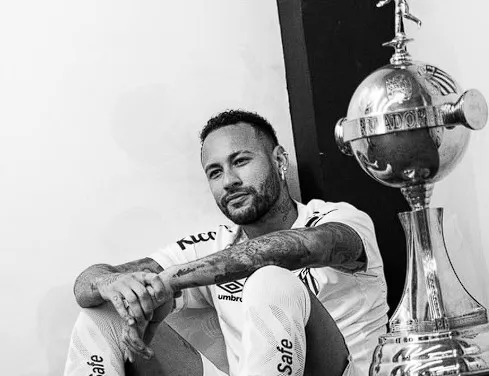 Neymar se declara ao Santos após críticas por negociação com o Flu
