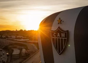 Atlético-MG tem salários atrasados e busca aporte milionário