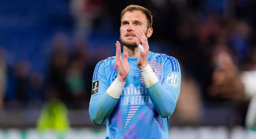 Leeds acerta com Lucas Perri e Botafogo fica sem parte da venda