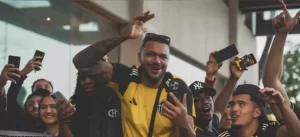 Torcida do Atlético-MG apoia elenco antes de duelo com Flamengo