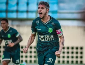 Zagueiros artilheiros do Floresta celebram virada pra cima do Brusque