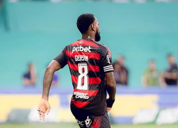 Zenit paga multa e acerta contratação de Gerson do Flamengo