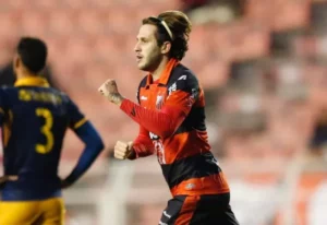 Atacante do Ituano celebra gol após mais de 70 dias