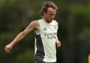 Novo técnico do Milan confirma chegada de Modric em 1ª coletiva: 'Extraordinário'