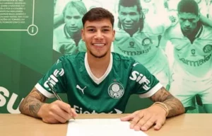 Palmeiras renova com Erick Belé até 2028 e aposta no jovem destaque