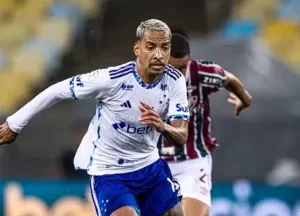 Cruzeiro negocia renovação com Matheus Pereira e trata como prioridade