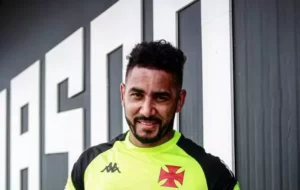 Payet, ex-Vasco, vira réu por violência psicológica no RJ