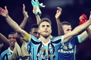 Chapecoense anuncia ex-Grêmio como novo reforço para a Série B