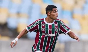 Serna vira alvo de clubes na Colômbia, mas Fluminense segura atacante