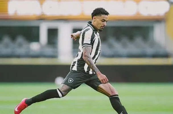 Botafogo acerta venda de Gregore ao Al-Rayyan após vitória no clássico