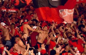 Flamengo lidera torcida no Brasil e Corinthians recua, diz pesquisa
