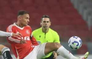 CBF mantém expulsão de Léo Jardim válida em Internacional x Vasco