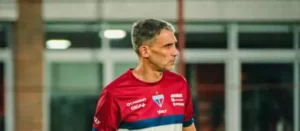 Pressão aumenta e Vojvoda vira opção para o Santos no Brasileirão