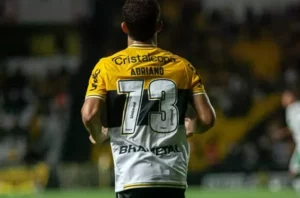 Brusque negocia contratação de Adriano, destaque do Criciúma