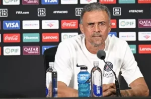 Técnico do PSG evita falar sobre reencontro com Mbappé: 