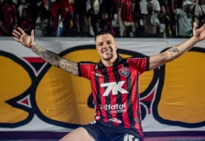 Discussão entre jogadores do Vitória marca triunfo no Brasileirão