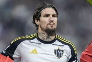 Lyanco acerta renovação com Atlético-MG até 2029