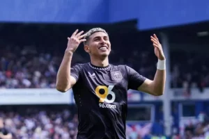 Cruzeiro tenta Sarmiento, mas atacante prefere seguir na Europa