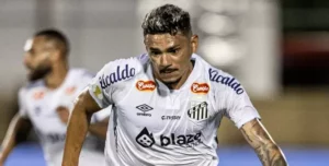 Santos busca camisa 9 e enfrenta seca de gols no Brasileirão