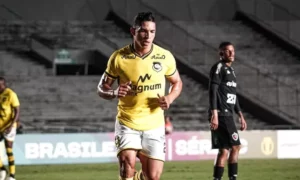 Lateral do São Bernardo comemora empate: 