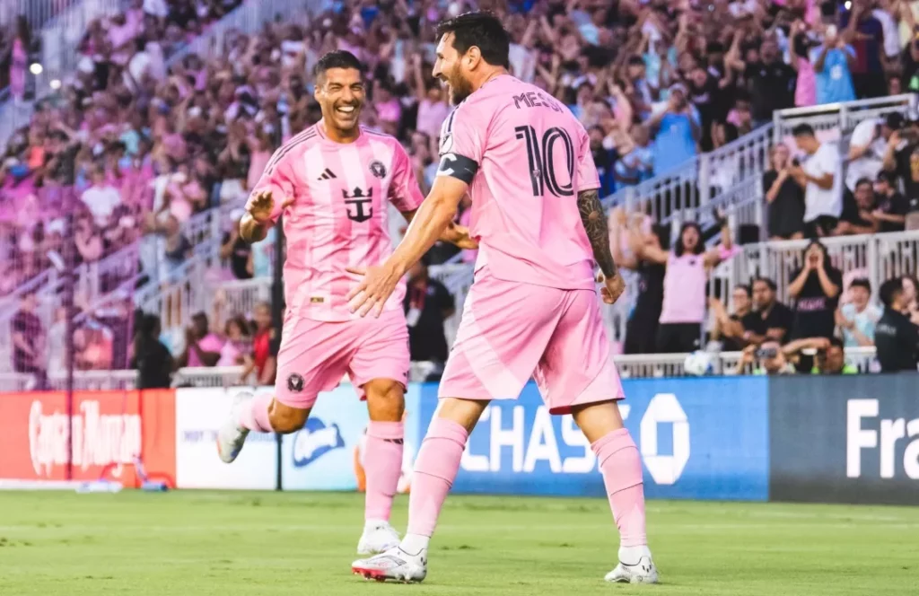 Messi marca dois gols pela 5ª vez seguida e amplia próprio recorde