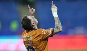 Vitória acerta contratação de Renzo López para reforçar ataque