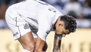 Tiquinho Soares perde espaço no Santos com técnico Cleber Xavier