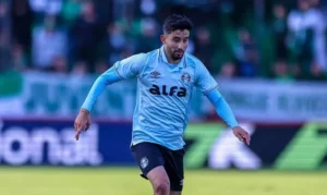 Villasanti joga no sacrifício e adia cirurgia no Grêmio