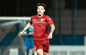 Reforço ex-Guarani assiste jogo do Cuiabá antes de ser anunciado