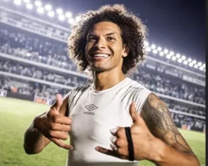 Arão celebra 'noite especial' contra o Flamengo e prevê alta no Santos