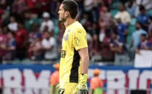 Ronaldo mira sequência no Bahia e fala sobre disputa no gol