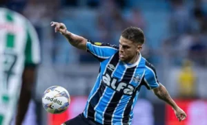 Cuéllar avança na recuperação e tem previsão de volta ao Grêmio