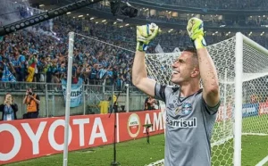 Marcelo Grohe livre no mercado: Grêmio e Fortaleza de olho no goleiro