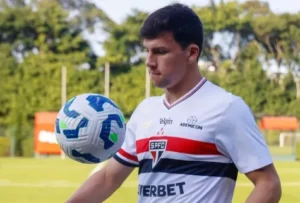 Tapia é anunciado e São Paulo atinge o limite de estrangeiros no Brasileirão