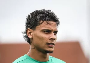 Palmeiras segura elenco e tenta vender Richard Ríos por valor recorde