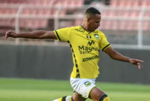 São Bernardo volta ao G-8 e volante fala em 