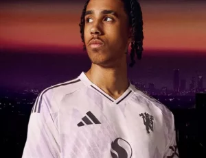 Manchester United lança novo uniforme inspirado nos anos 90