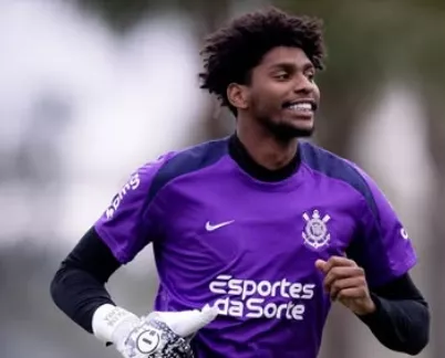 Hugo Souza completa um ano de Corinthians