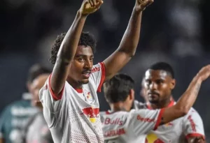 Eduardo volta ao Bragantino para duelo contra o Vitória no Brasileirão