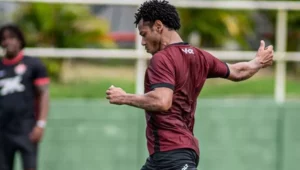 Romarinho treina e pode estrear pelo Vitória contra o Palmeiras