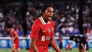 Liverpool bate Yokohama com gols de Wirtz e jovens da base em jogo amistoso