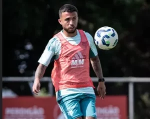 Volante celebra retorno no Cruzeiro: 'Foram 30 dias de muleta'