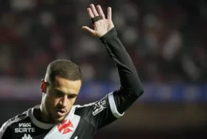 Vasco busca permanência de Coutinho após fim de contrato