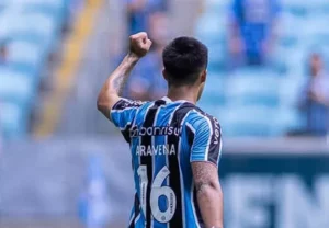 Grêmio conta com volta de Aravena e reforços antes do Brasileirão