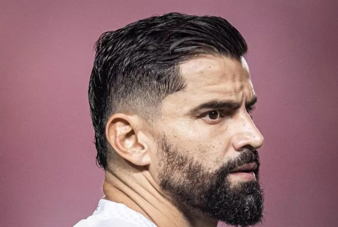 Rincón pede desculpas à torcida do Santos após expulsão no Brasileirão