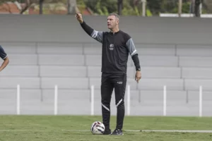 Técnico da Ferroviária liga alerta e projeta recuperação na Série B