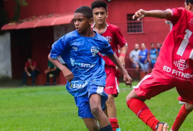 Do futebol amador, promessa vai tentar a sorte nas categorias de base do Fluminense